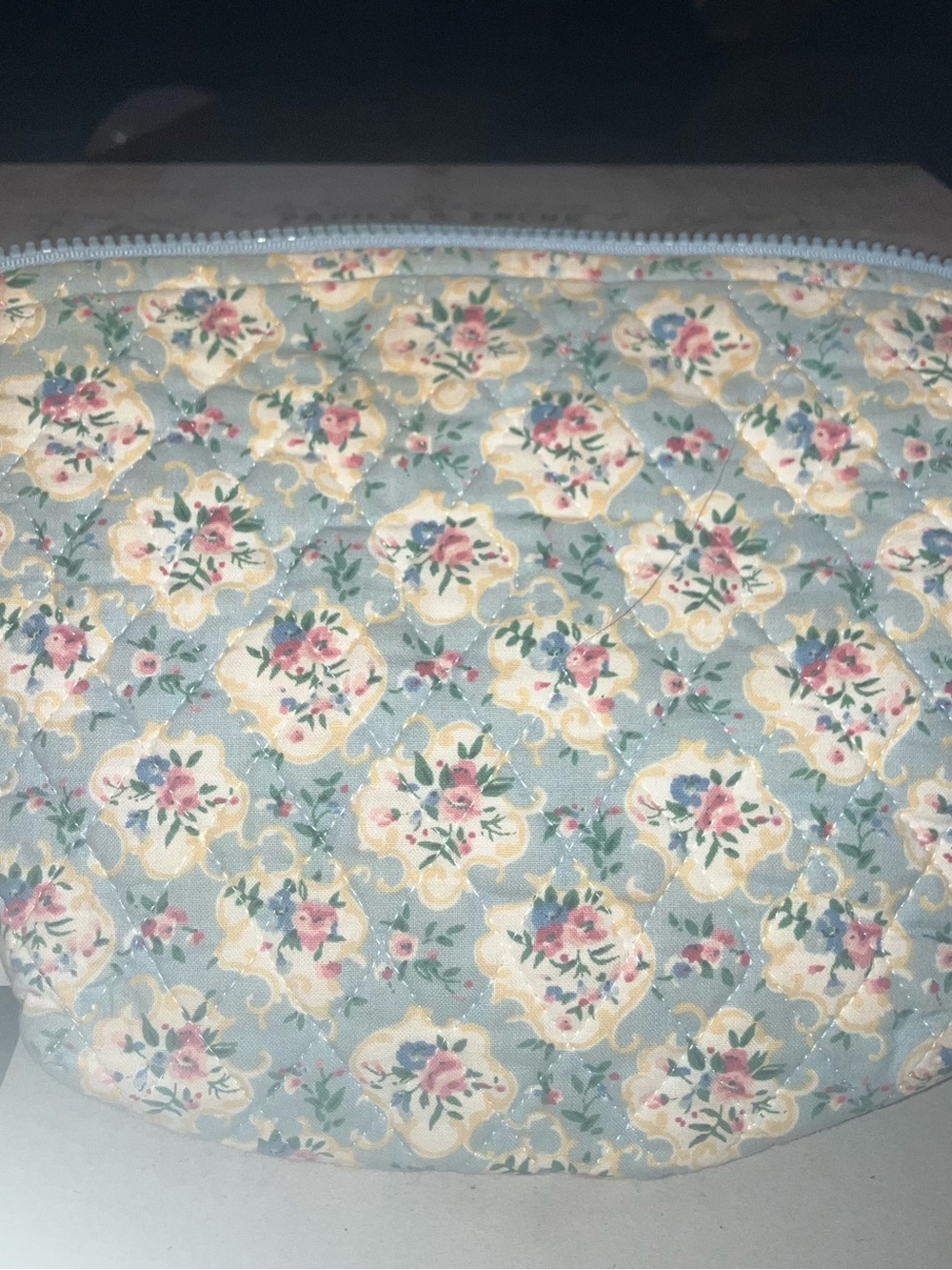 Vera Bradley extra large cosmetic in original pattern PASTEL BLUE. EUC - Picture 2 of 6